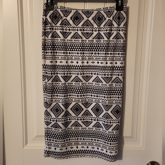 B&W Tribal Print Stretchy Pencil Skirt - Picture 3 of 4